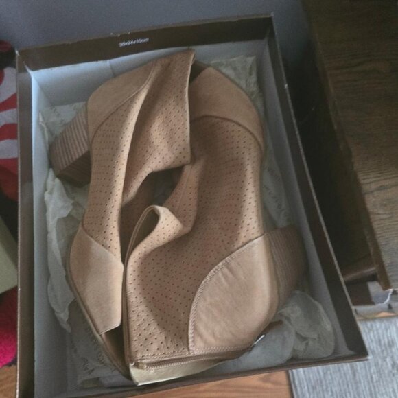 Franco Sarto Tan Perforated Ankle Booties – Women’s Size  11 - Picture 1 of 2